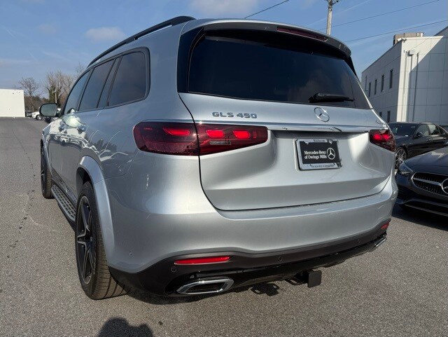 2025 Mercedes Benz GLS 450 4MATIC photo 3