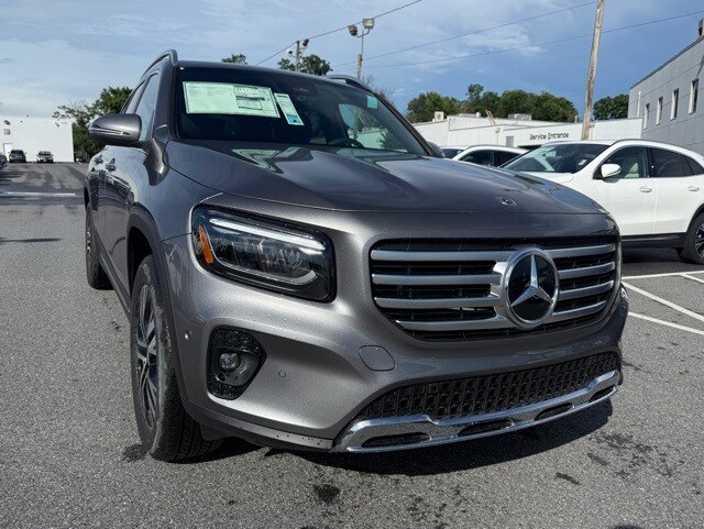 2025 Mercedes Benz GLB 250 4MATIC photo 2
