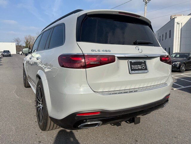 2025 Mercedes Benz GLS 450 4MATIC photo 4