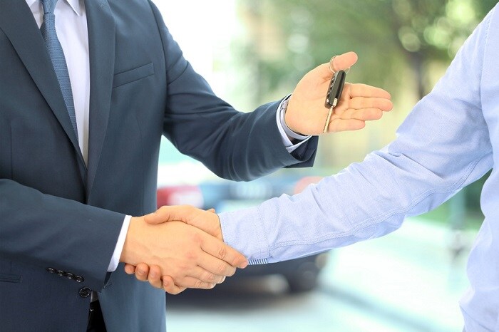 Man_Shaking_Hands_After_Car_Sale.jpg