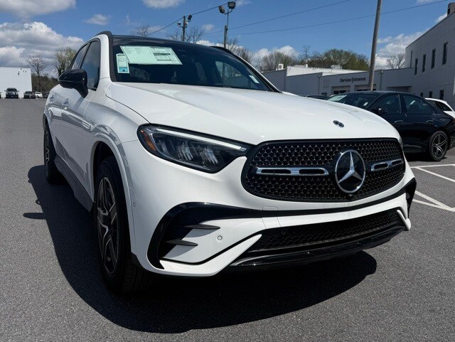 2025 Mercedes Benz GLC 300 4MATIC photo 2