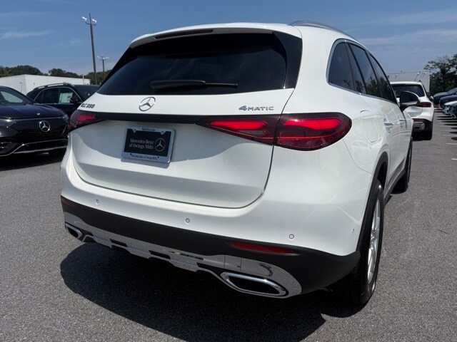 2025 Mercedes Benz GLC 300 4MATIC photo 3
