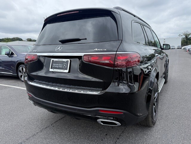 2026 Mercedes Benz GLS 450 4MATIC photo 2