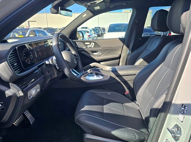 2025 Mercedes Benz GLS 580 4MATIC photo 2