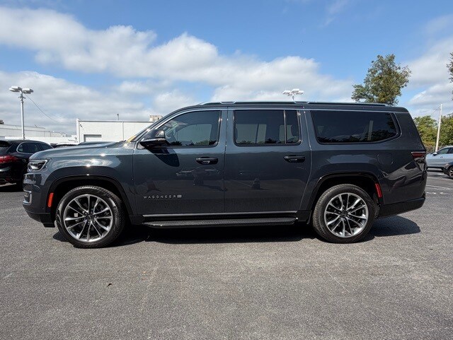 2024 Jeep Wagoneer L Series II photo 2
