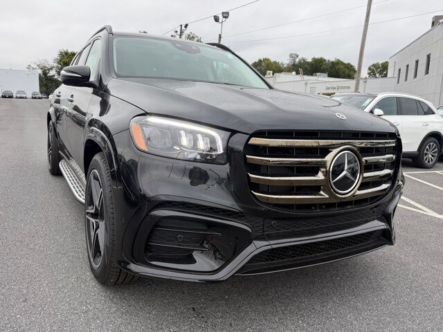 2026 Mercedes Benz GLS 450 4MATIC photo 2