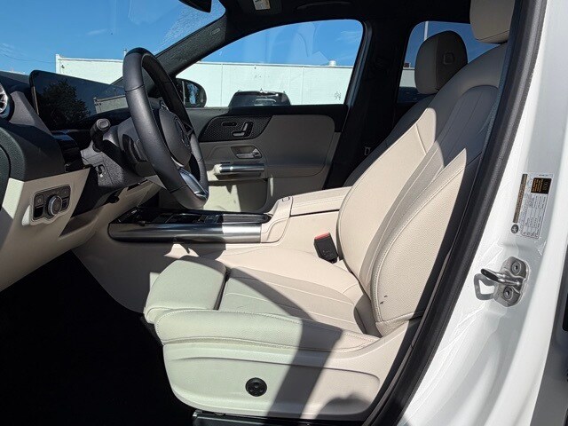 2025 Mercedes Benz GLA 250 4MATIC photo 2