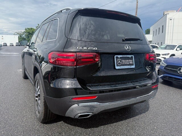2025 Mercedes Benz GLB 250 4MATIC photo 3
