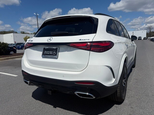 2025 Mercedes Benz GLC 300 4MATIC photo 2