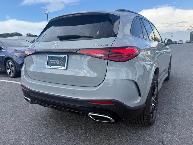 2025 Mercedes Benz GLC 300 4MATIC photo 3