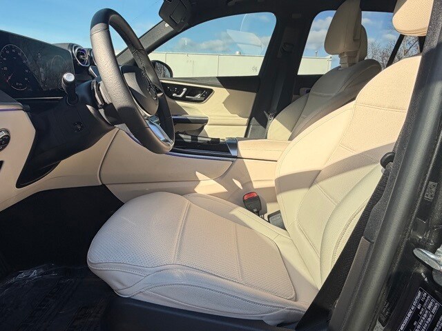 2025 Mercedes Benz GLC 350e 4MATIC photo 2