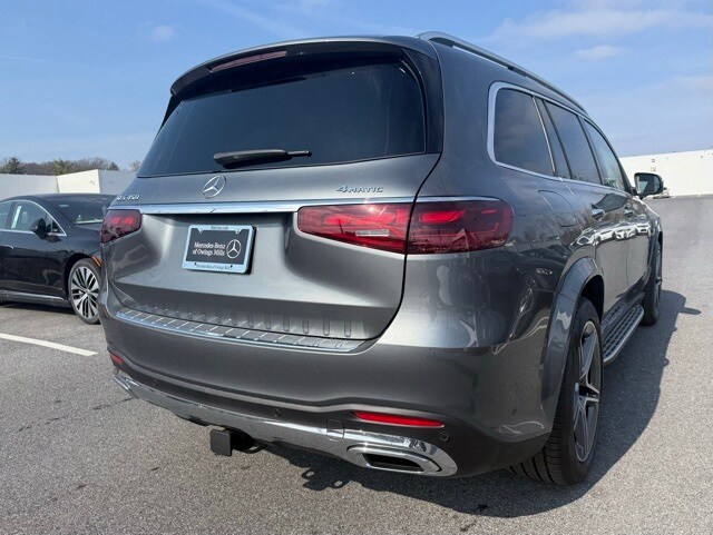 2025 Mercedes Benz GLS 450 4MATIC photo 2