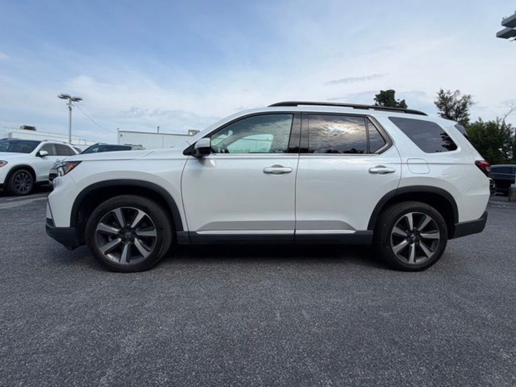 Used 2023 Honda Pilot Touring AWD SUV