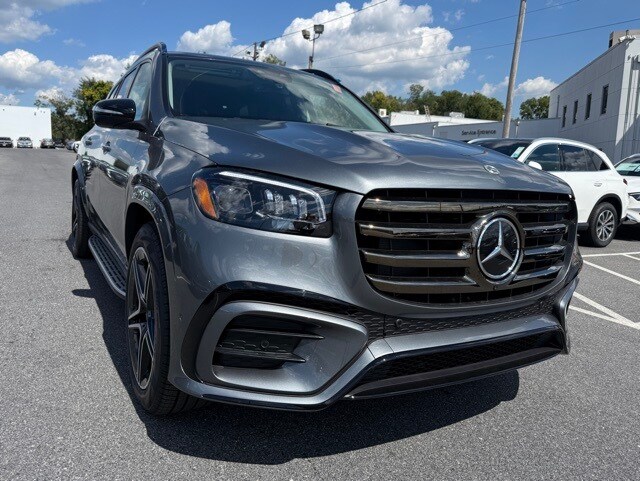 2026 Mercedes Benz GLS 450 4MATIC photo 2