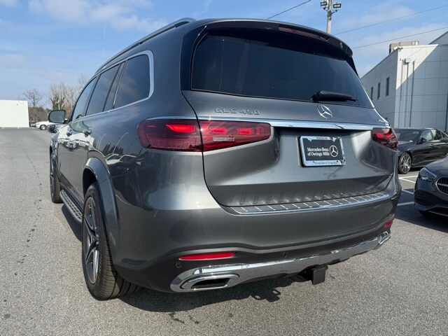 2025 Mercedes Benz GLS 450 4MATIC photo 3