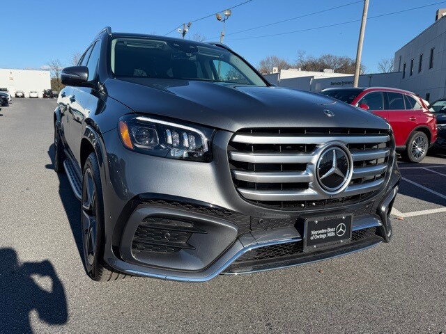 2026 Mercedes Benz GLS 450 4MATIC photo 2