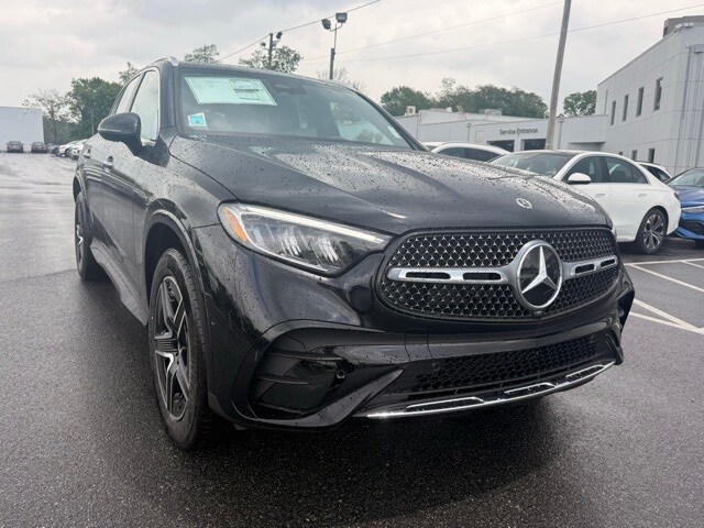 2025 Mercedes Benz GLC 300 4MATIC photo 2
