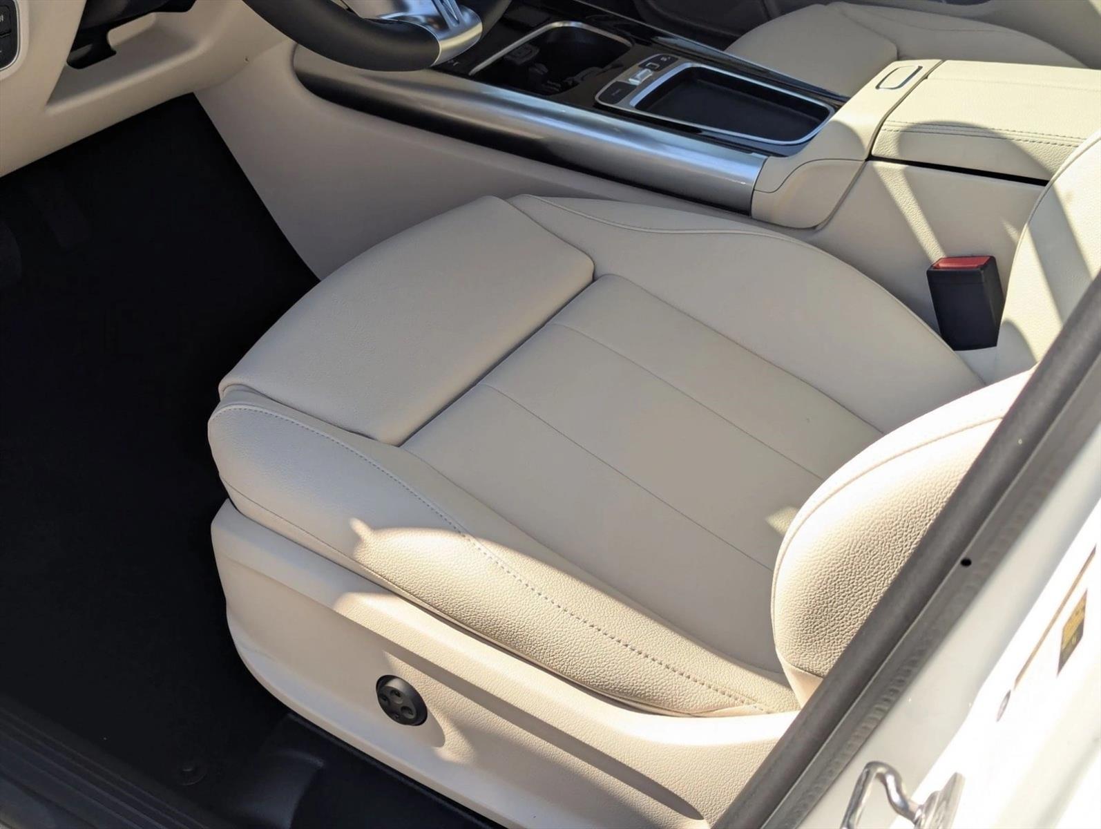 2025 Mercedes Benz GLA 250 photo 4