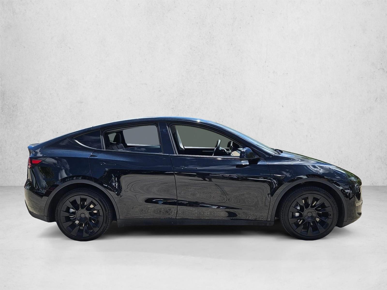 Used 2024 Tesla Model Y Long Range with VIN 7SAYGDEE6RA286364 for sale in Pembroke Pines, FL