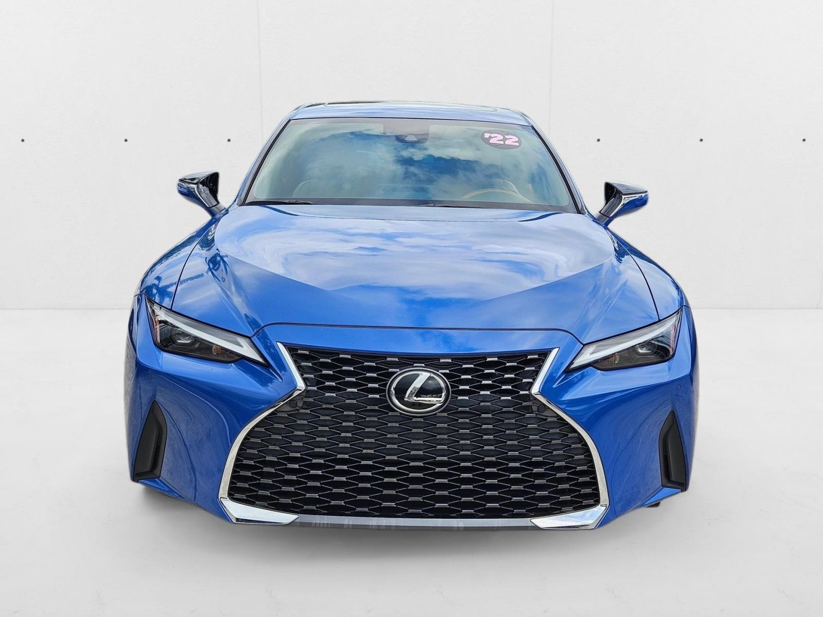 2022 Lexus IS 300 photo 2