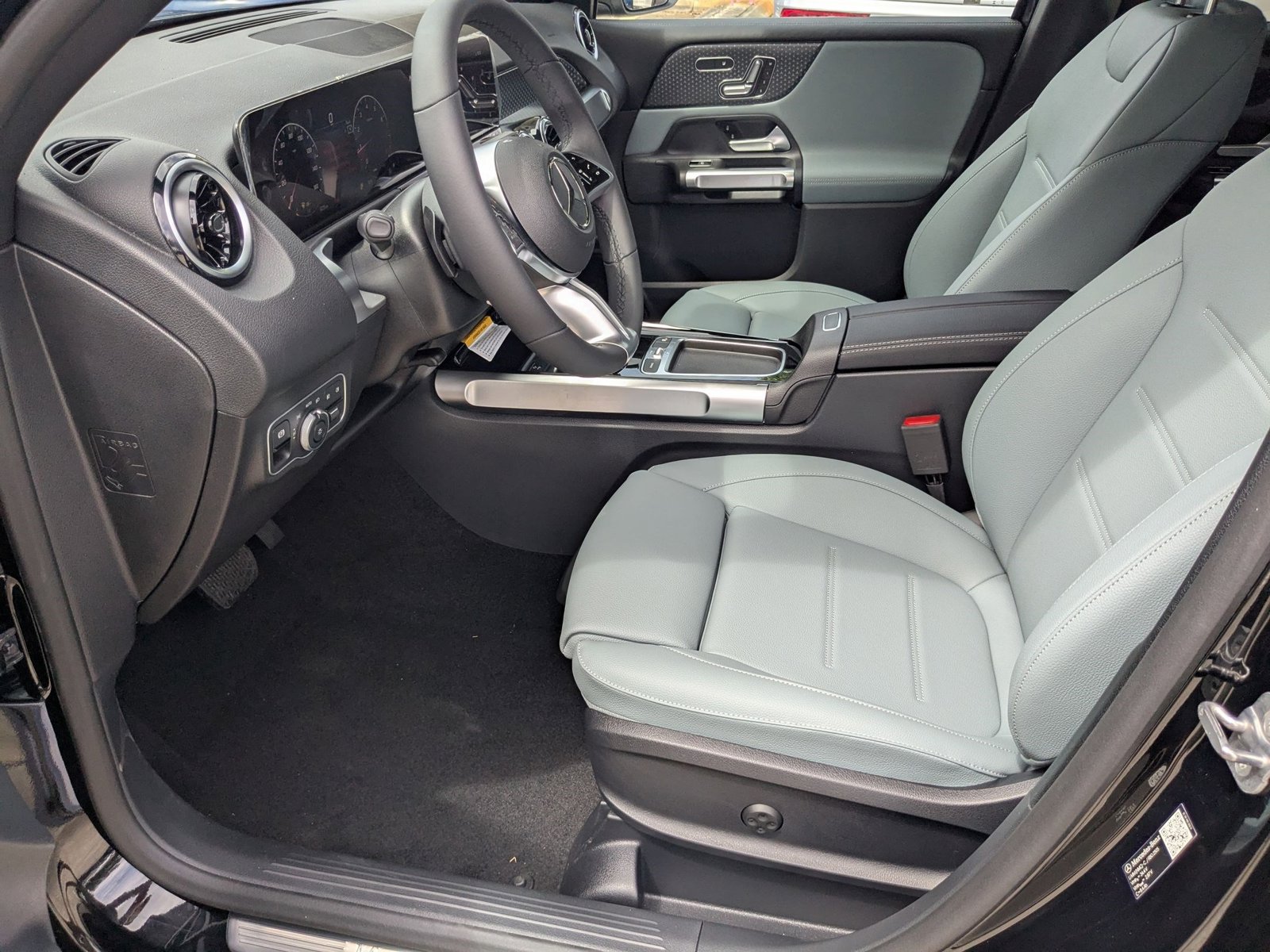 2026 Mercedes Benz GLB 250 photo 4