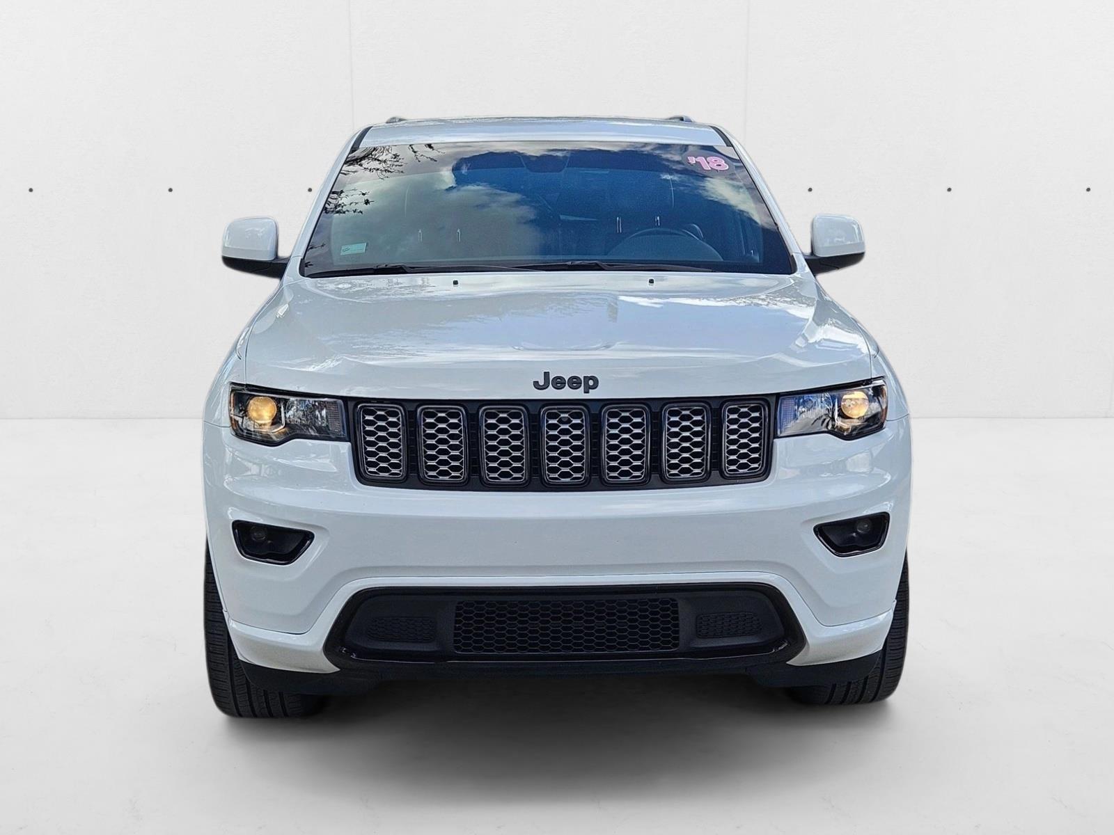 2018 Jeep Grand Cherokee Laredo photo 2