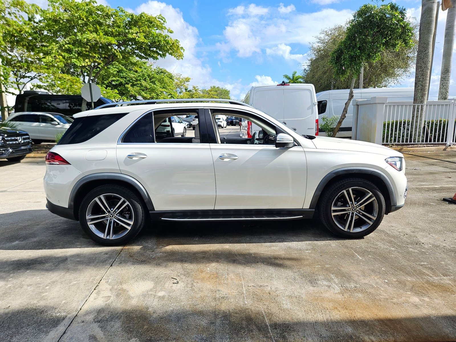 2022 Mercedes Benz GLE 350 photo 2