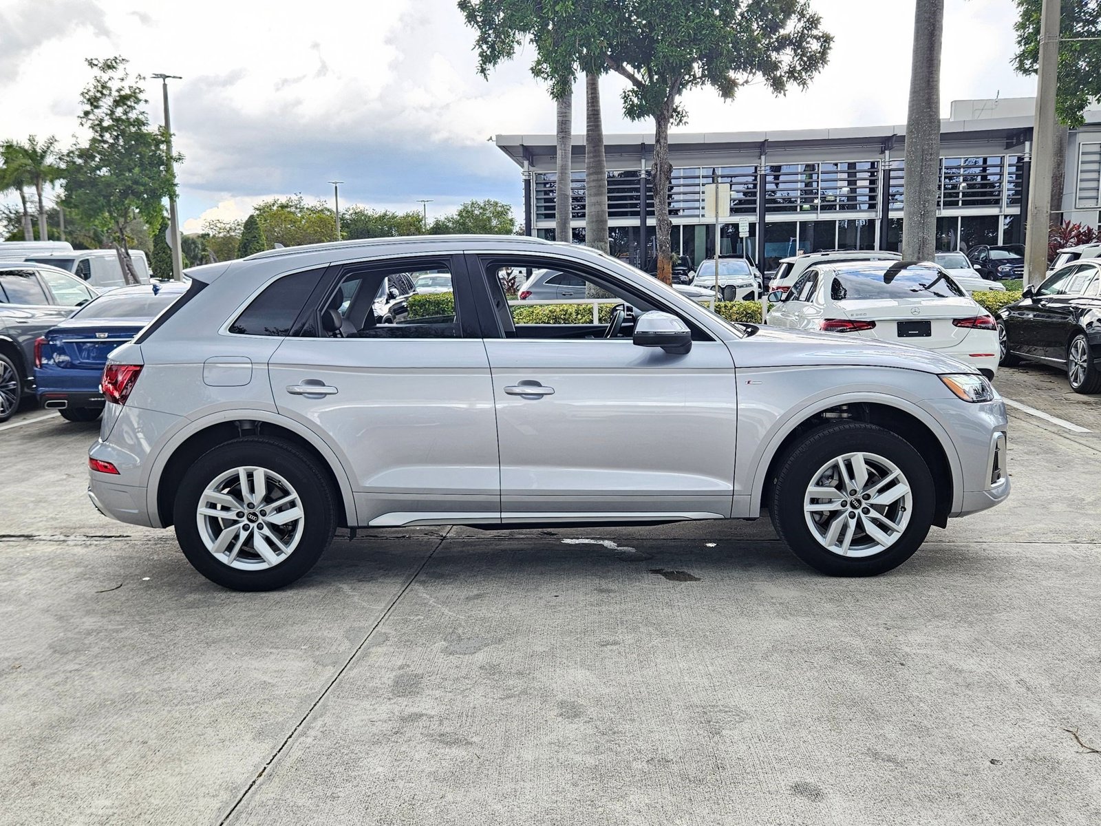 2023 Audi Q5 45 S line Premium photo 4