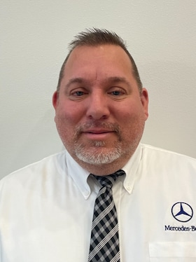 Staff member Tony Bolaños from ID_f438c954b2d3