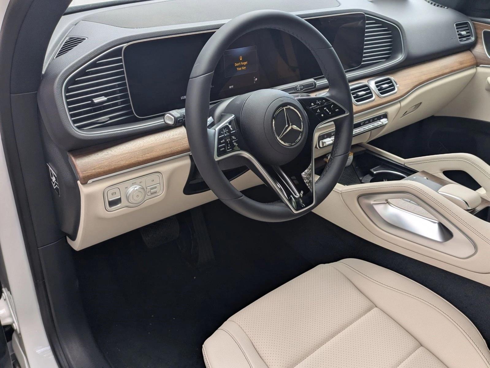 2025 Mercedes Benz GLE 450 4MATIC photo 2