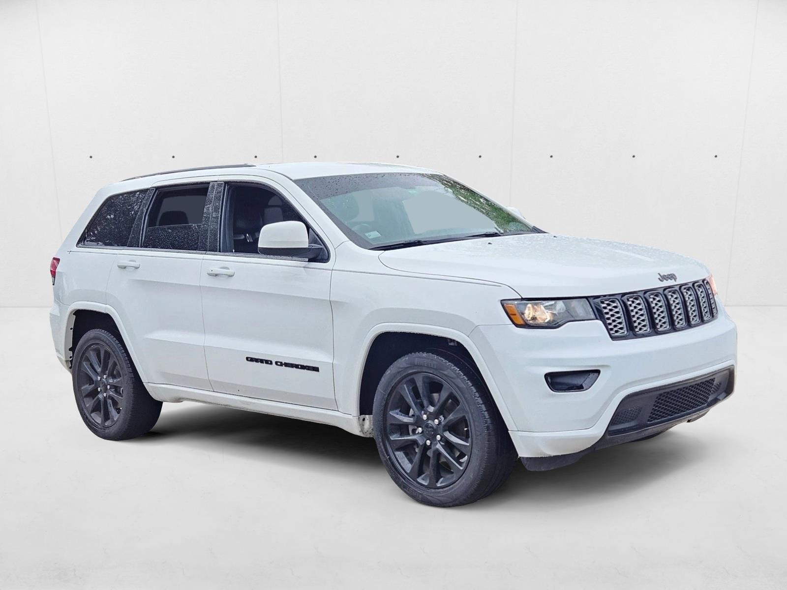 2018 Jeep Grand Cherokee Laredo photo 3