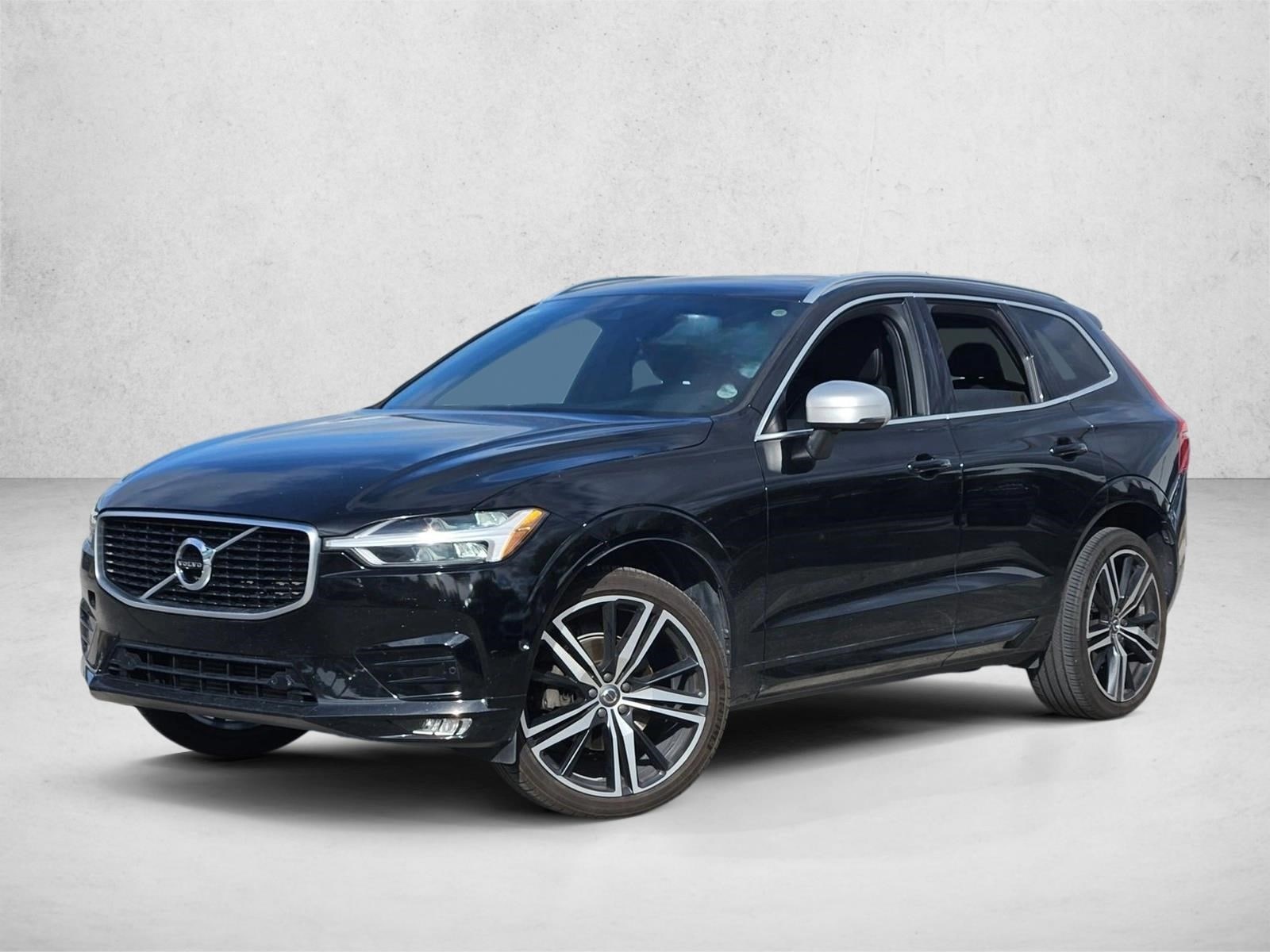 2019 Volvo XC60 R-Design's photo