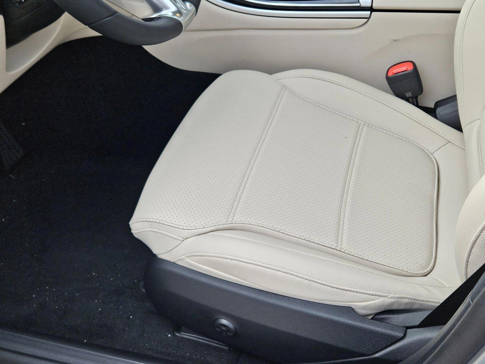 2025 Mercedes Benz C 300 Sedan photo 4