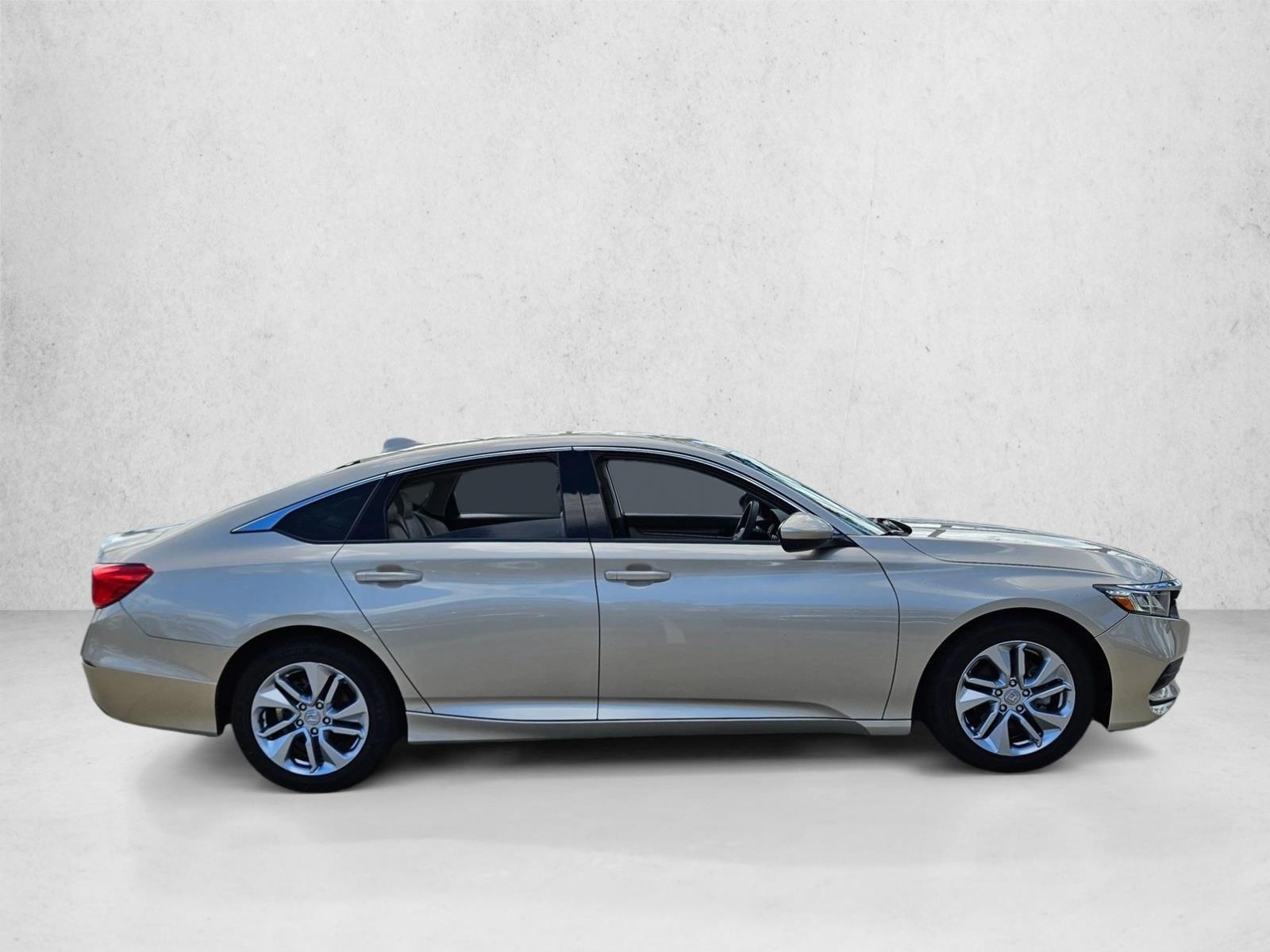 2018 Honda Accord LX photo 4