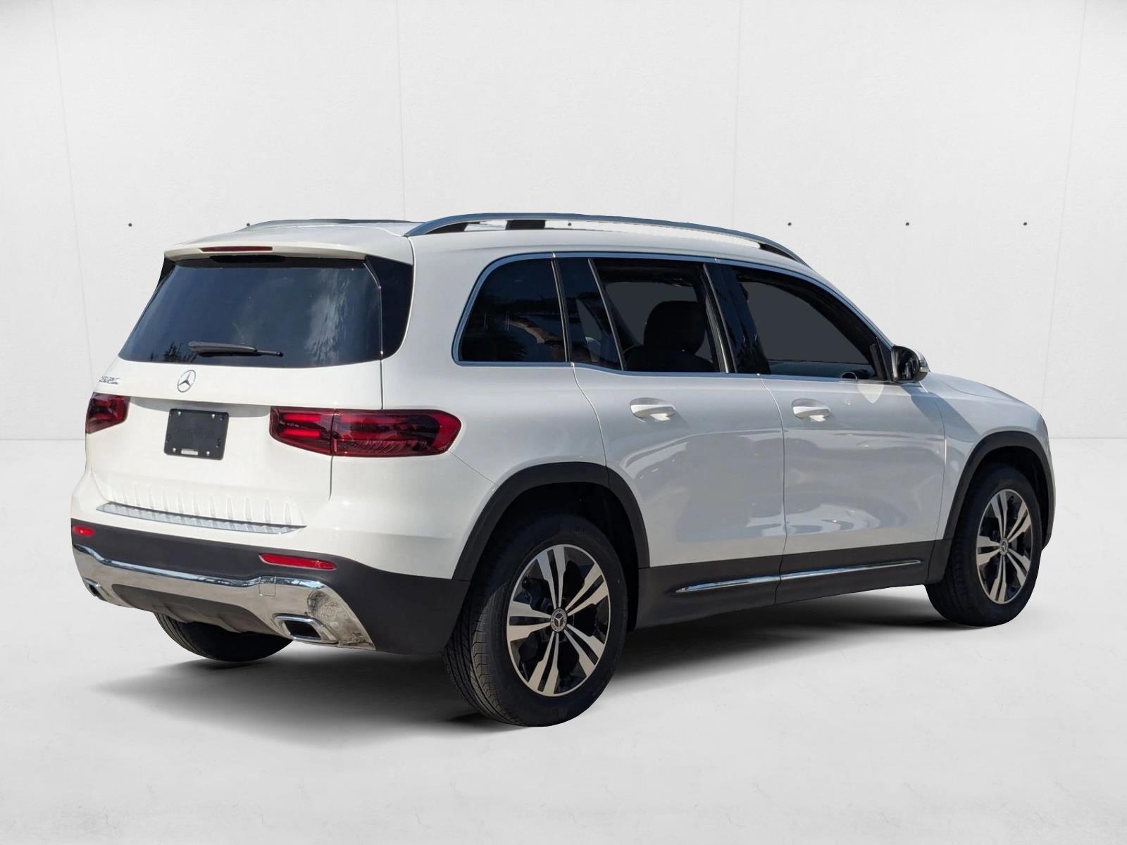 2026 Mercedes Benz GLB 250 photo 2