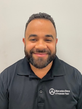 Staff member Orlando Dominquez from ID_f438c954b2d3