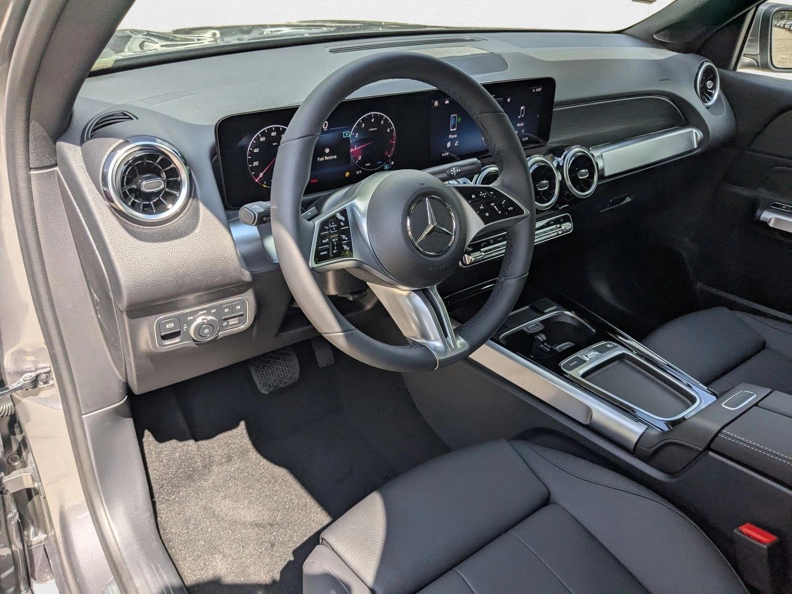 2026 Mercedes Benz GLB 250 photo 3