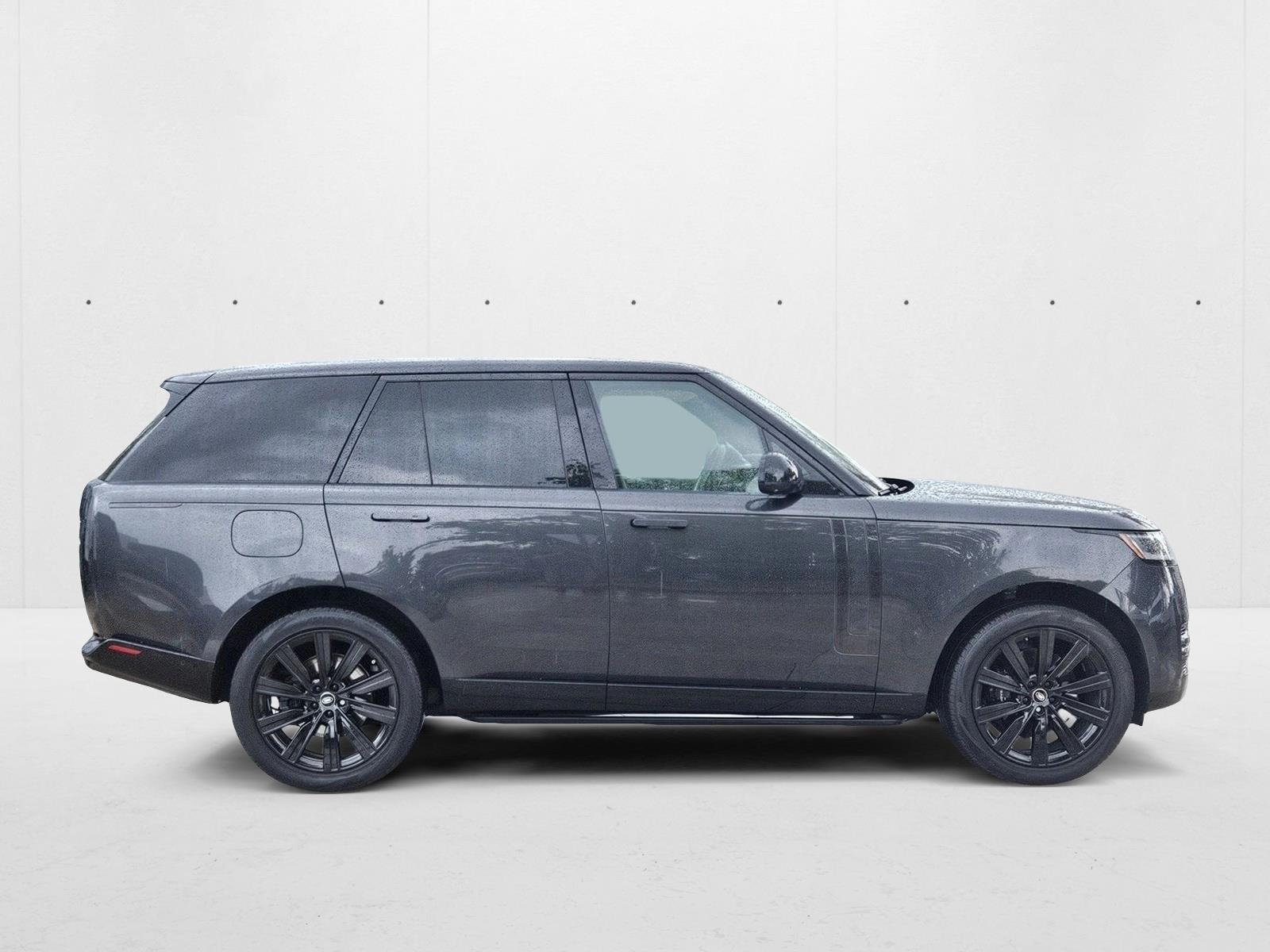 2023 Land Rover Range Rover SE photo 2