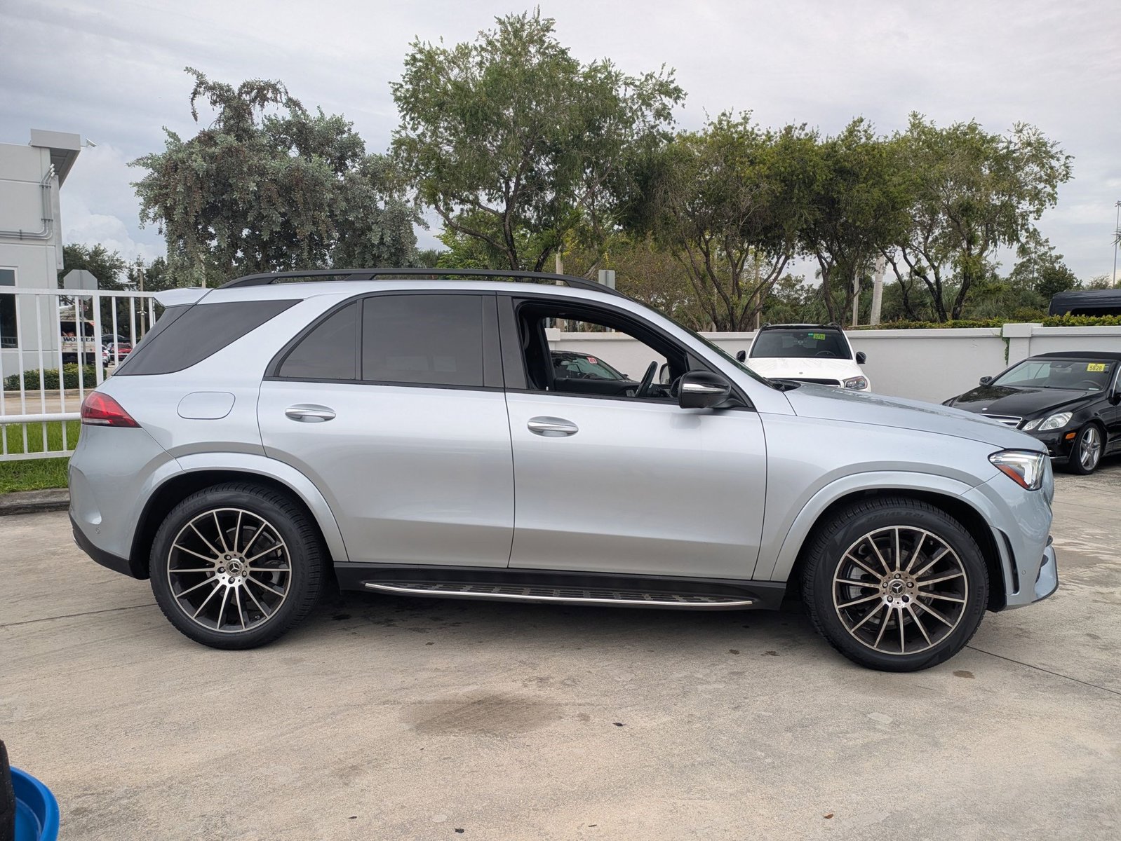 2023 Mercedes Benz GLE 350 photo 4