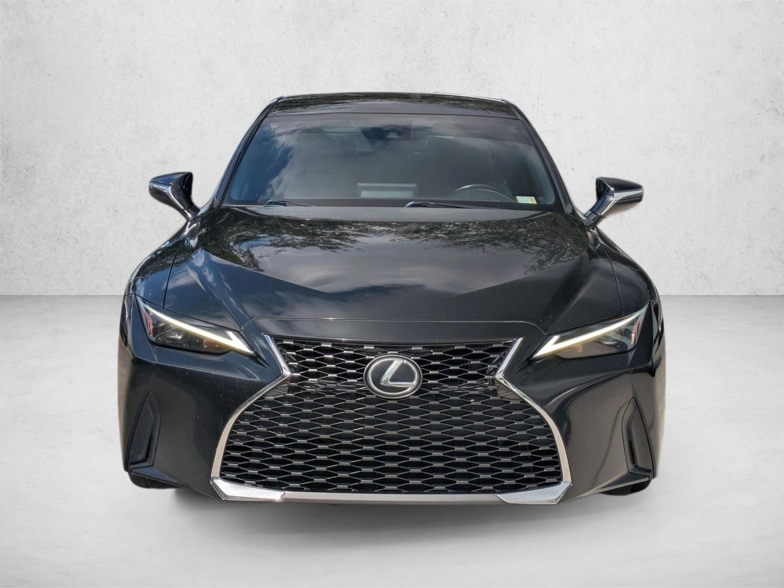 2021 Lexus IS photo 2
