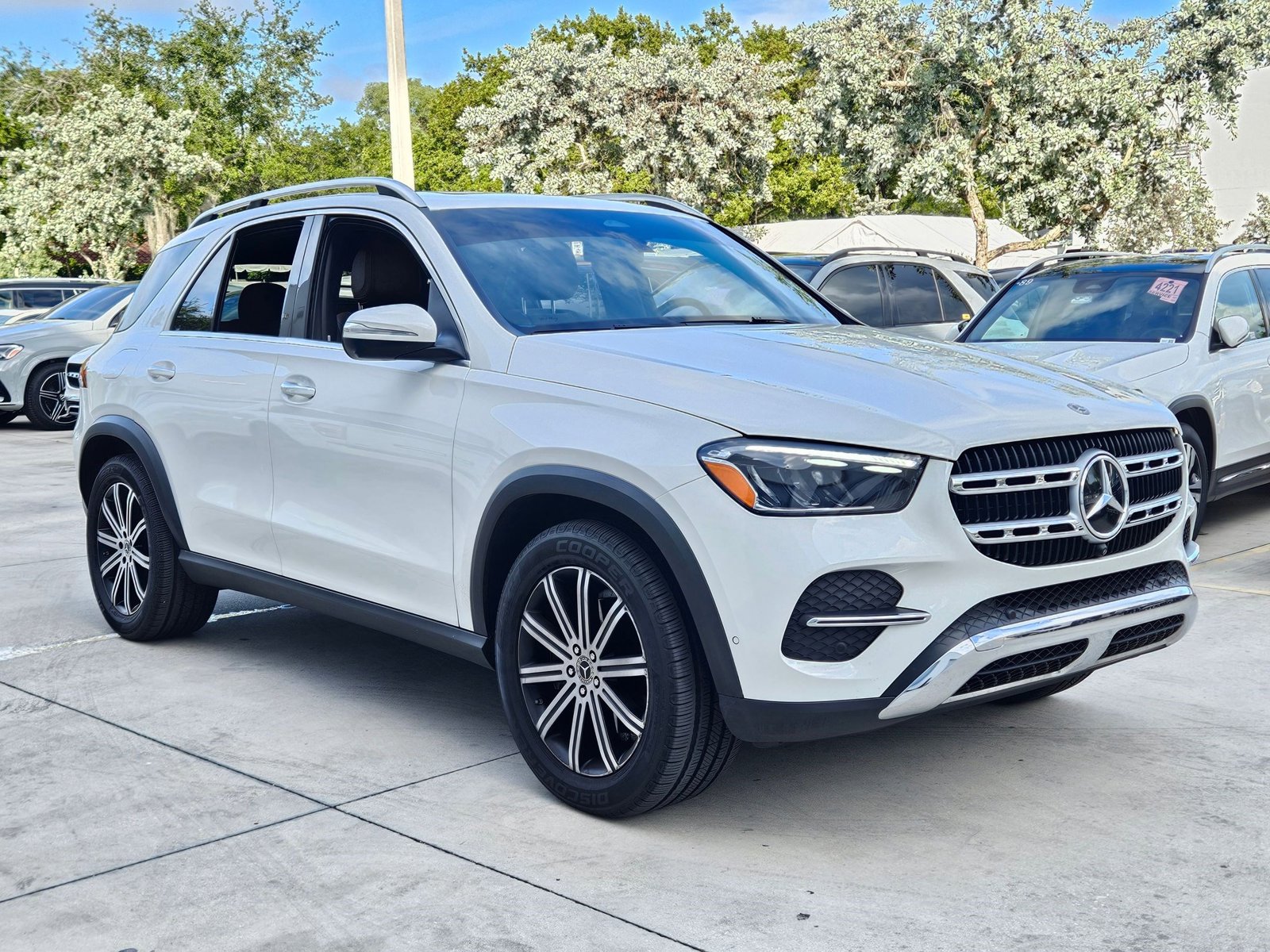 2025 Mercedes Benz GLE 4MATIC photo 3