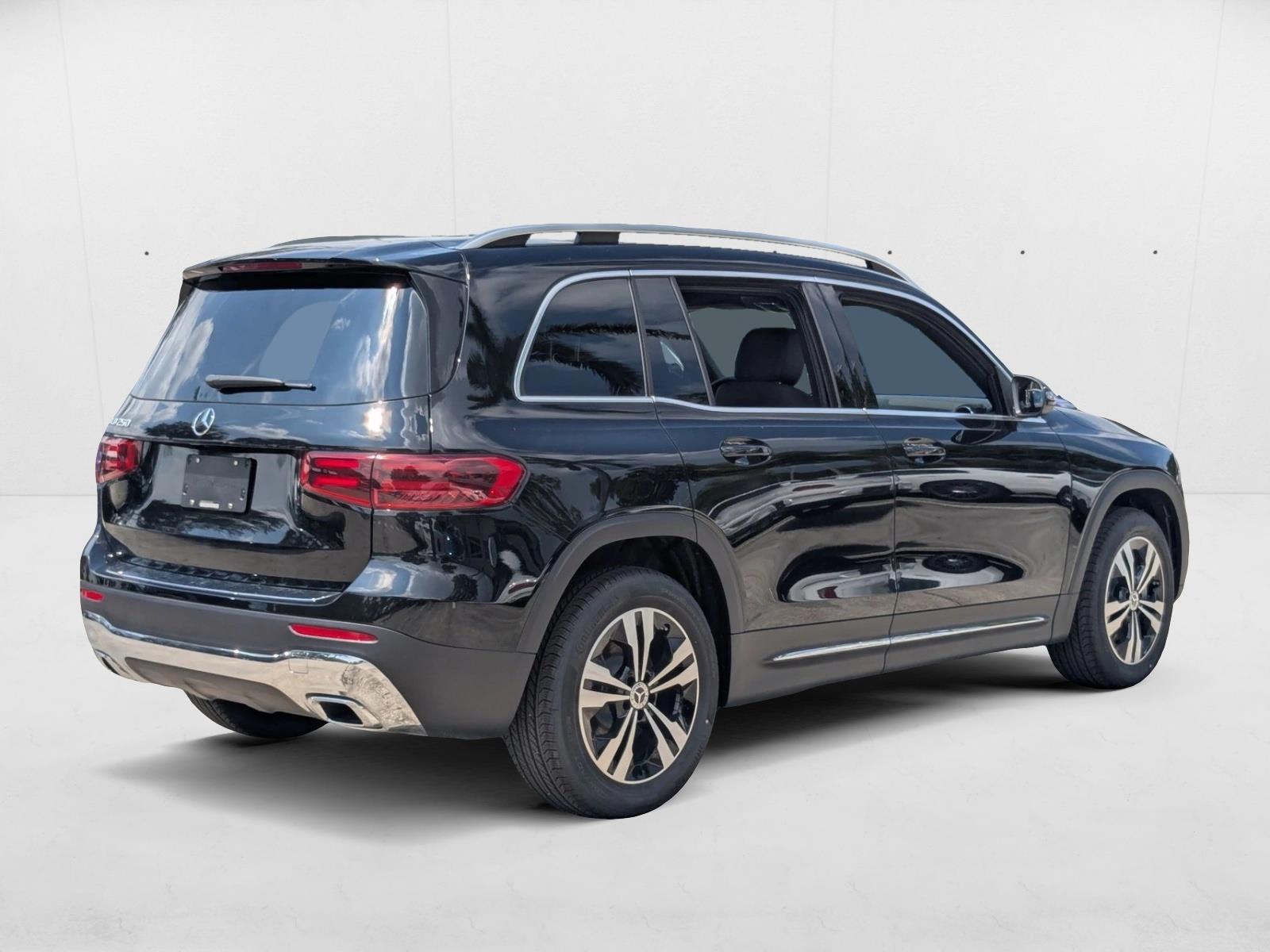 2026 Mercedes Benz GLB 250 photo 2