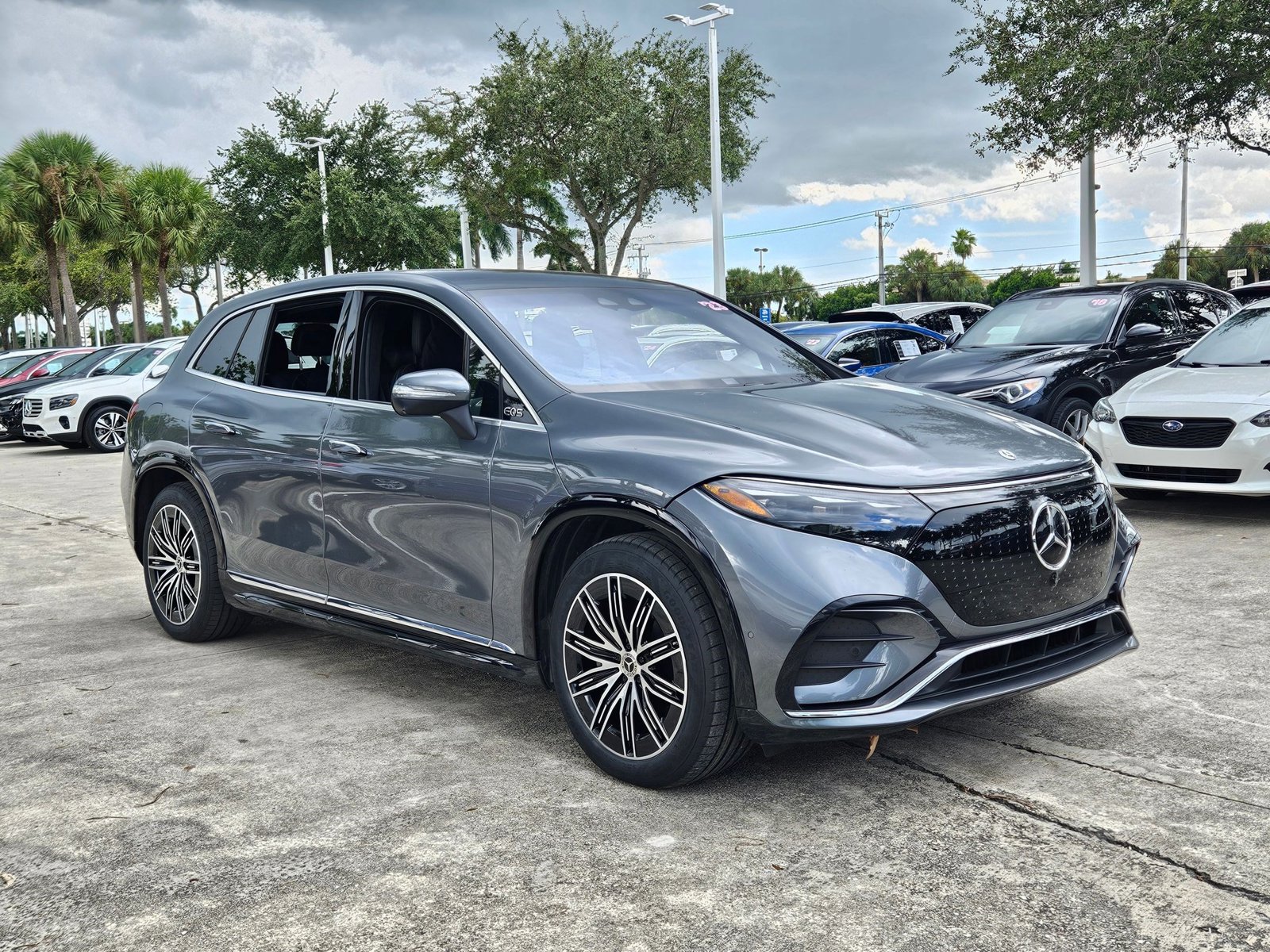 2023 Mercedes Benz EQS SUV 580 4MATIC photo 3