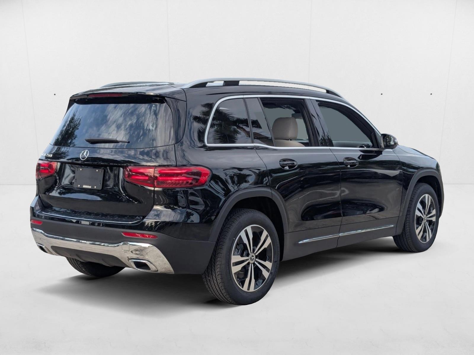 2026 Mercedes Benz GLB 250 photo 2