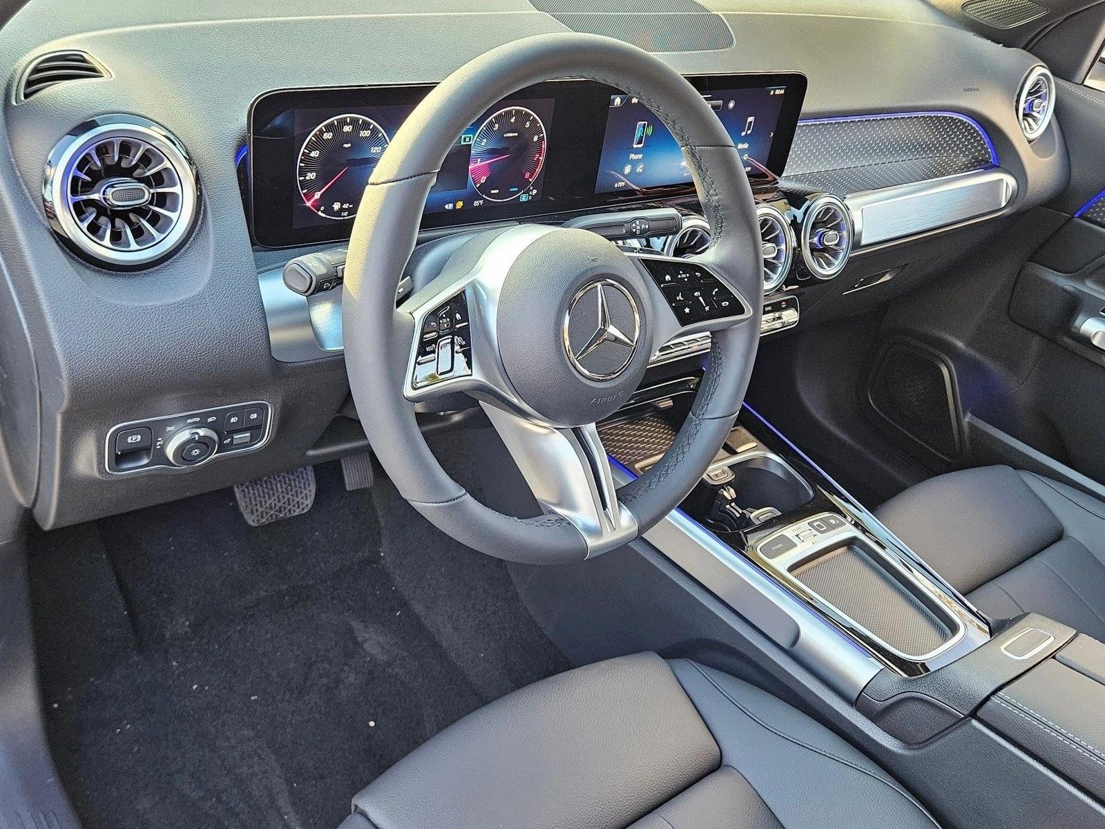 2025 Mercedes Benz GLB 250 photo 2