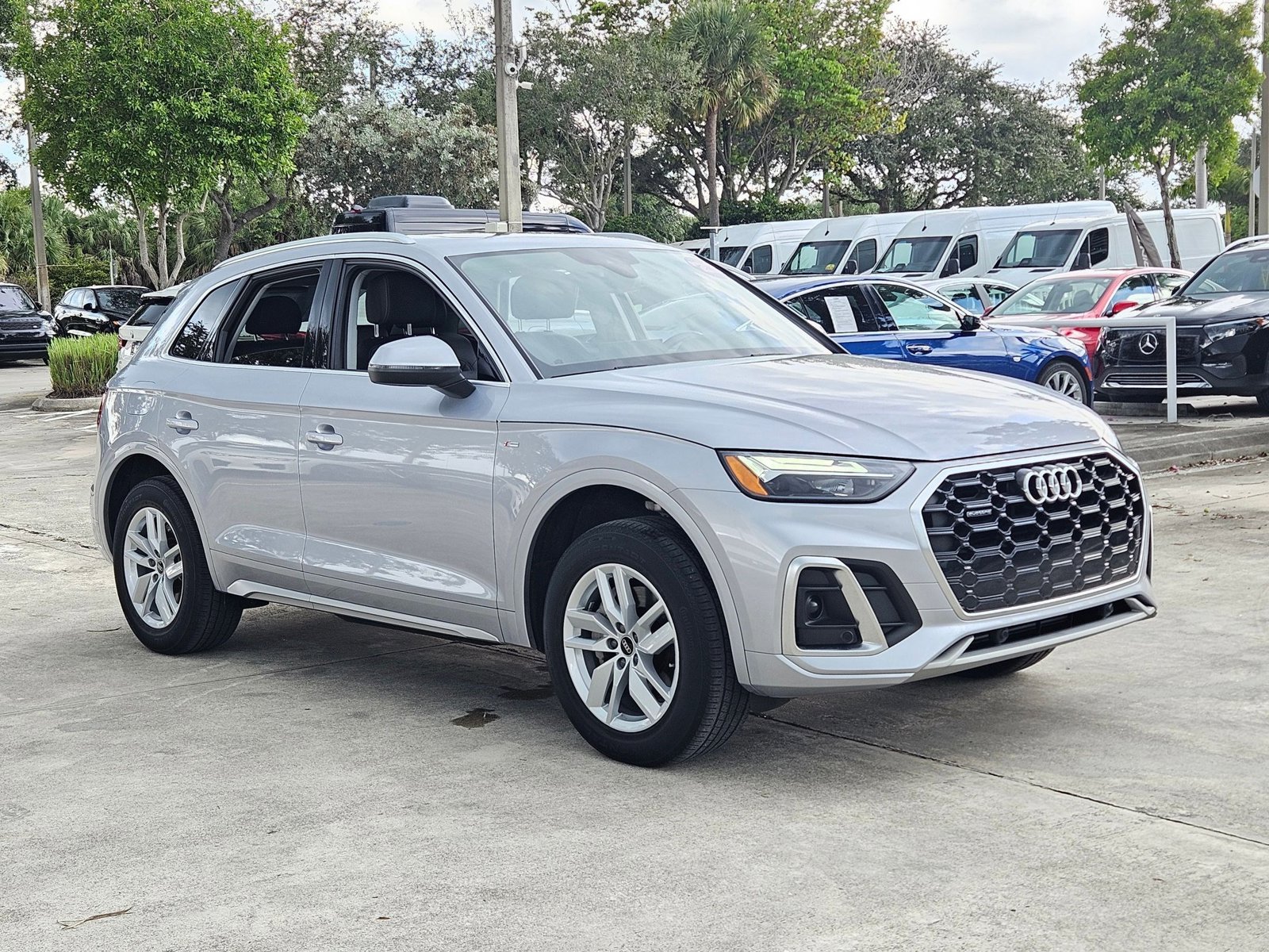 2023 Audi Q5 45 S line Premium photo 3