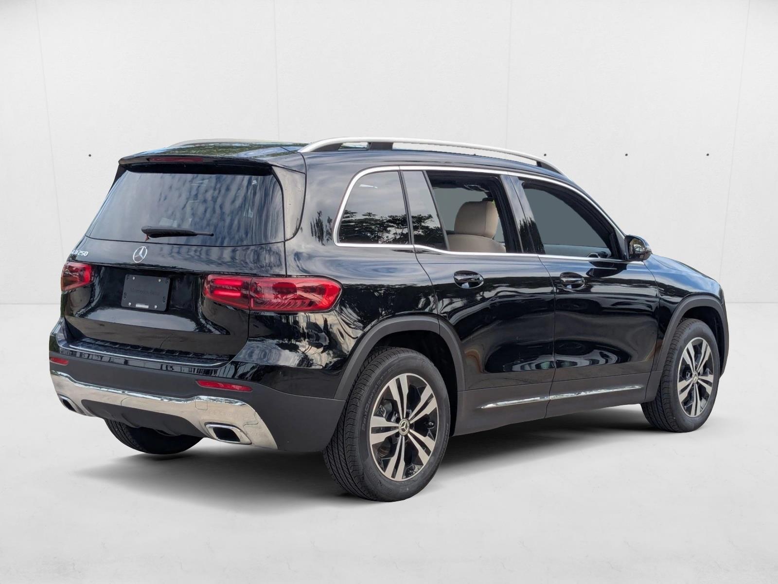 2026 Mercedes Benz GLB 250 photo 2