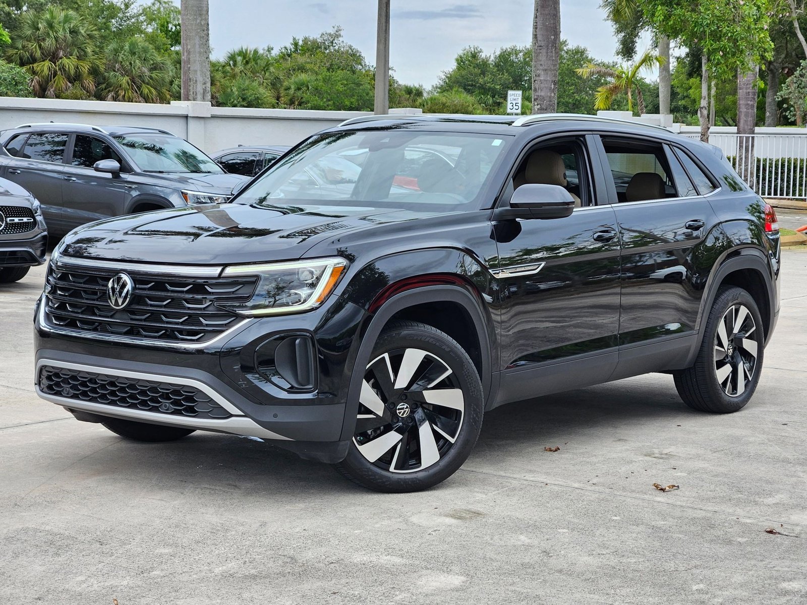 2024 Volkswagen Atlas Cross Sport 2.0T SE w/Tech's photo