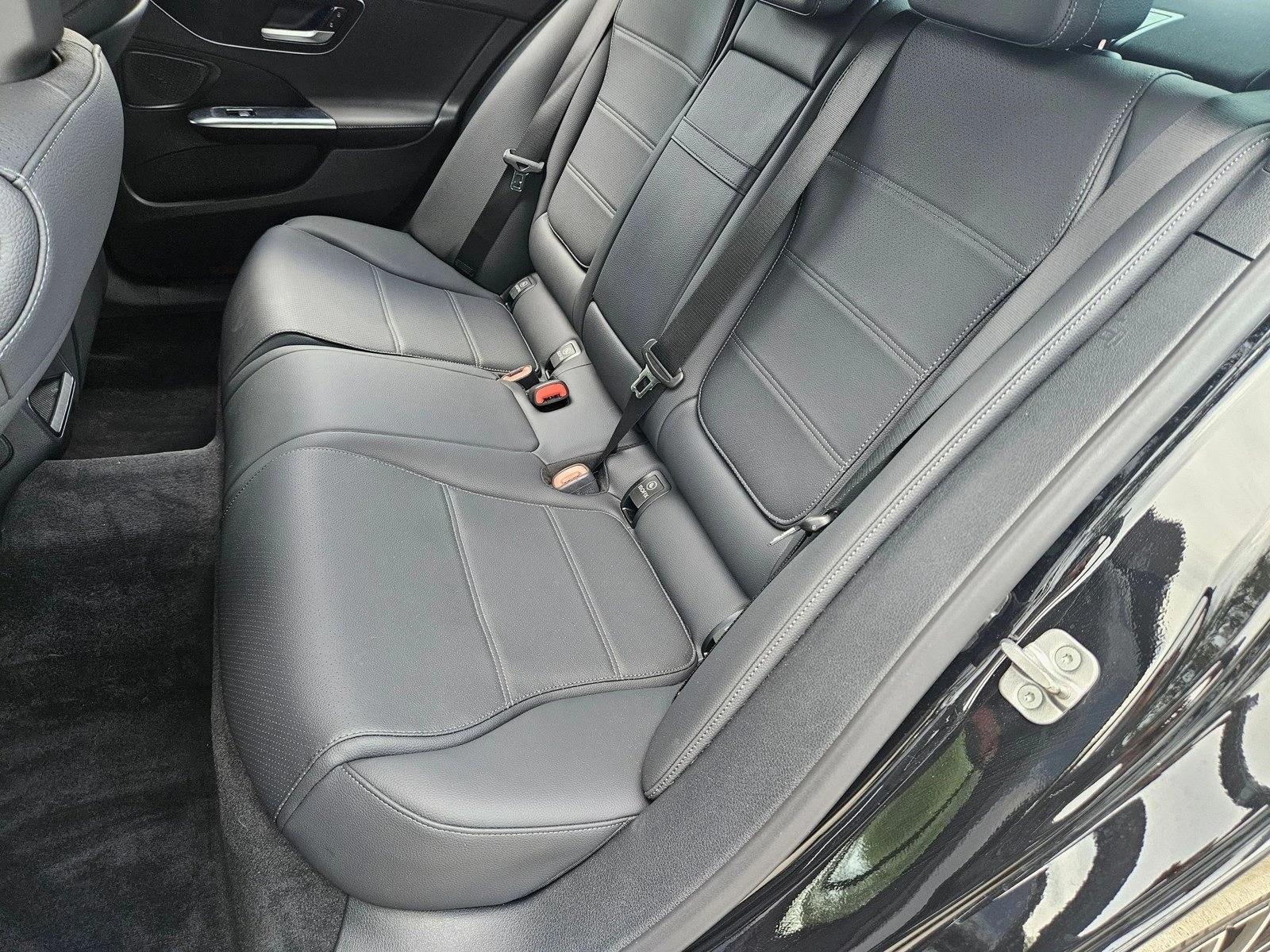 2026 Mercedes-Benz C-Class Sedan C 300 - Photo 18