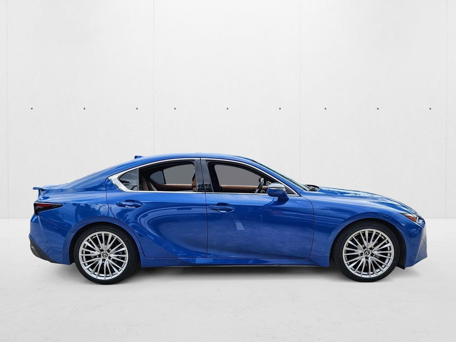 2022 Lexus IS 300 photo 4